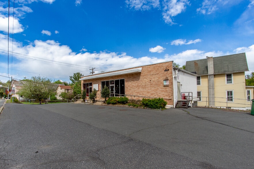 More Photos Of 720 Easton Rd, Riegelsville Freestanding For Lease