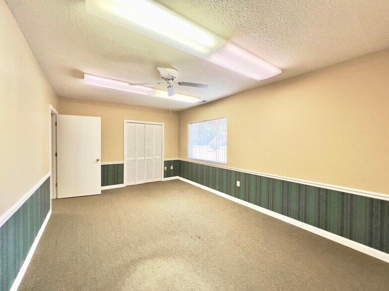 More Photos Of 735 S Broad St, Mooresville Office Residential For Lease