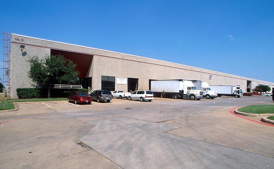 More Photos Of 12901 Nicholson Rd, Dallas Light Manufacturing For Lease