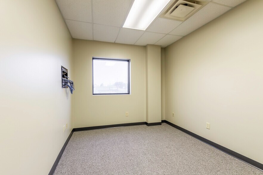 More Photos Of 2840 Mitthoeffer Pl, Indianapolis Warehouse For Sale