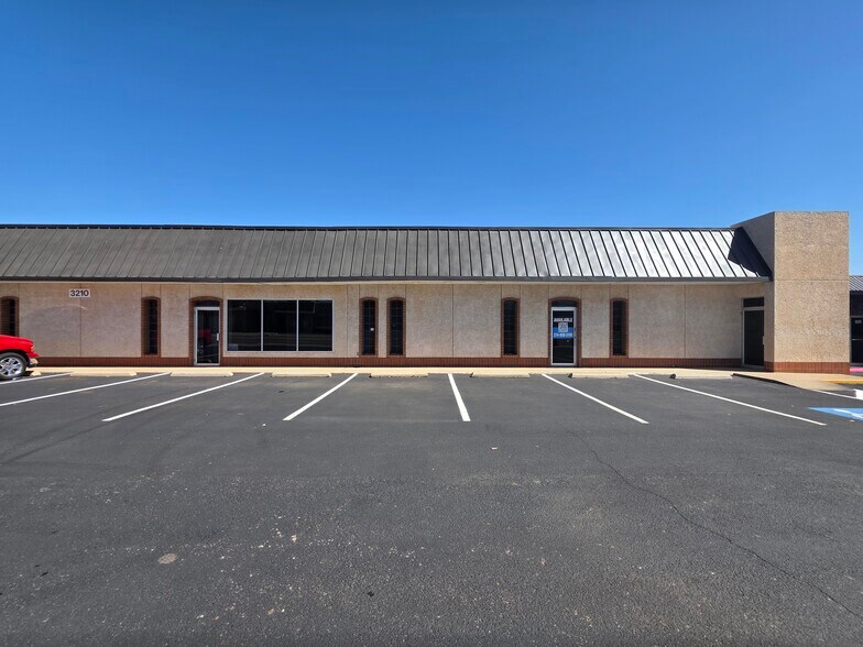 More Photos Of 3206-3212 34th St, Lubbock Storefront Retail Office For Lease