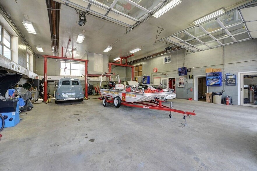More Photos Of 9917 Maccorkle Ave, Charleston Auto Repair For Lease