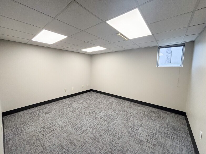 More Photos Of 3171 E Sunshine St, Springfield Office Residential For Lease