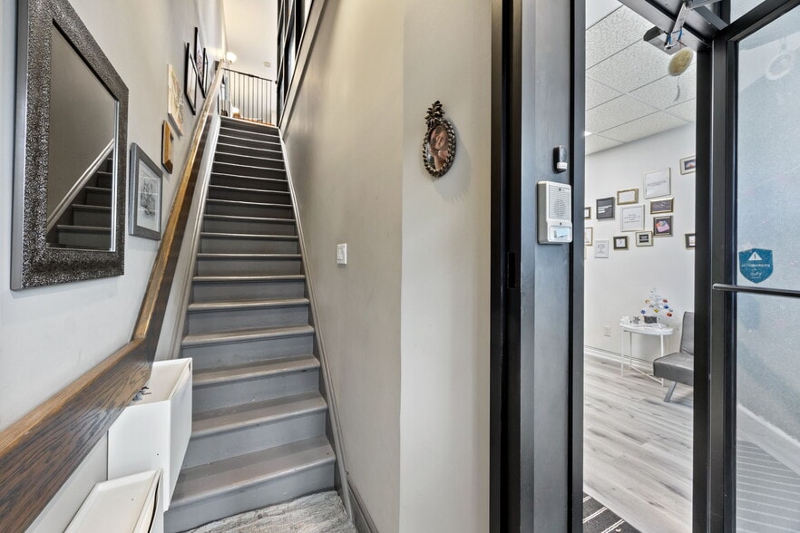 More Photos Of 1611 Bloor St W, Toronto Storefront Retail Office For Sale