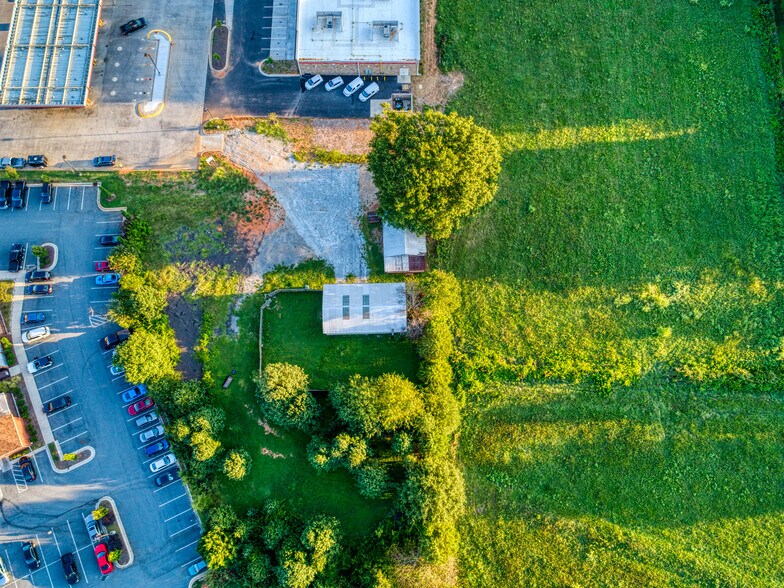 More Photos Of 690 River Highway Unit #3, Mooresville Freestanding For Sale