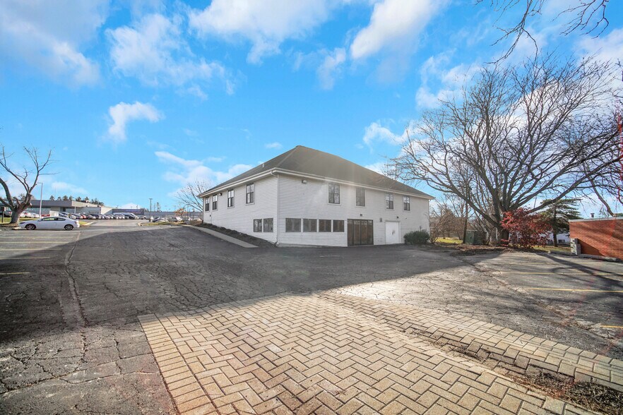 More Photos Of 4338 Morsay Dr, Rockford Medical For Lease