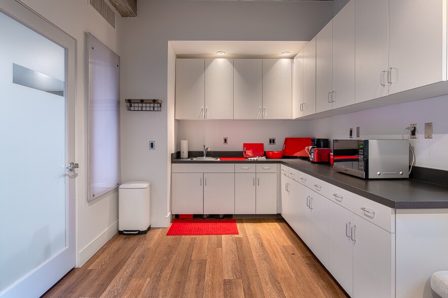 More Photos Of 1081-1091 N Palm Canyon Dr, Palm Springs Office Residential For Lease