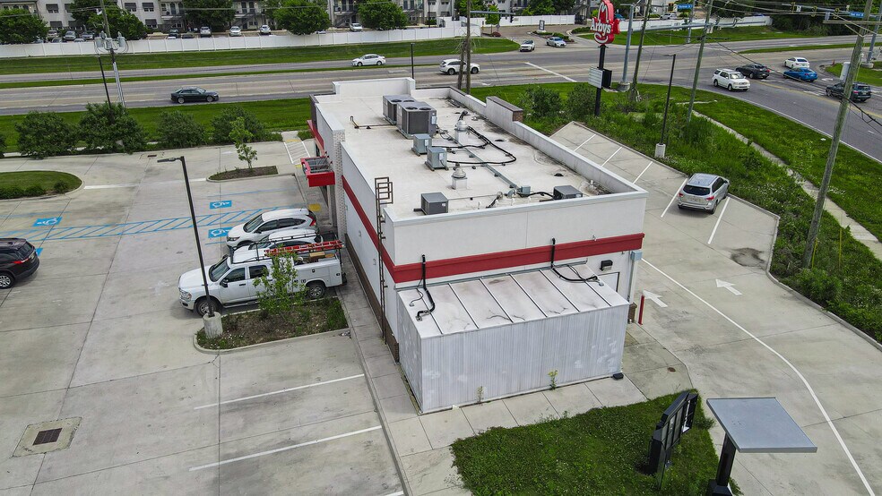 More Photos Of 5947 Creek Centre Dr, Baton Rouge General Retail For Lease