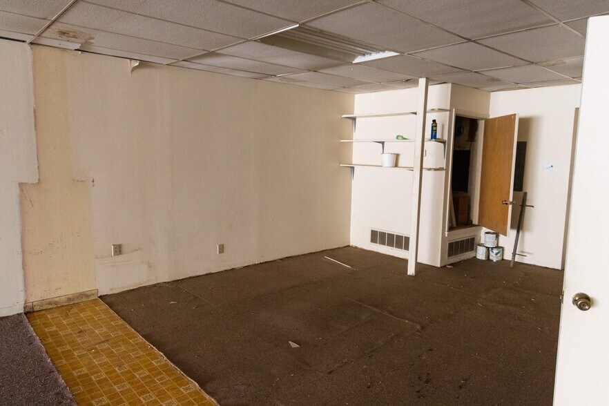 More Photos Of 1006 Halsell St, Bridgeport Flex For Sale