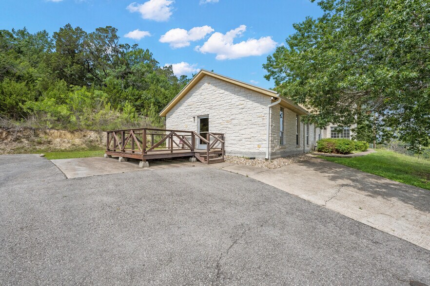 More Photos Of 19019 TX-71, Spicewood Office Residential For Lease