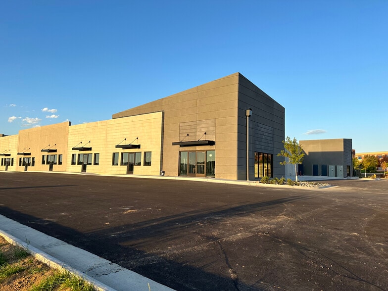 More Photos Of 6333 S Racine Cir, Centennial Light Distribution For Lease