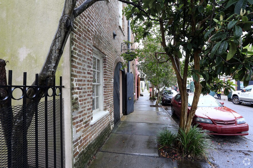 More Photos Of 46 State St, Charleston Office Residential For Lease