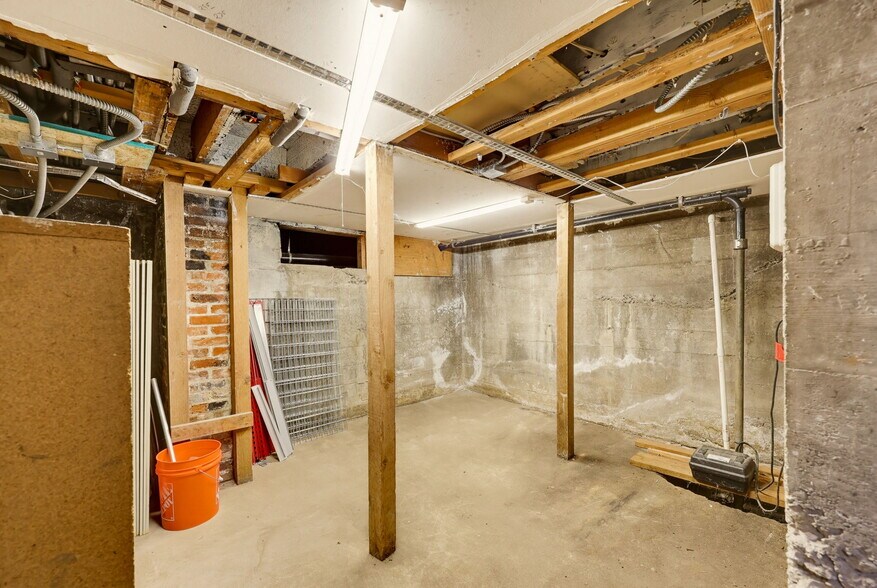 More Photos Of 120 E Main St, Ashland Freestanding For Sale