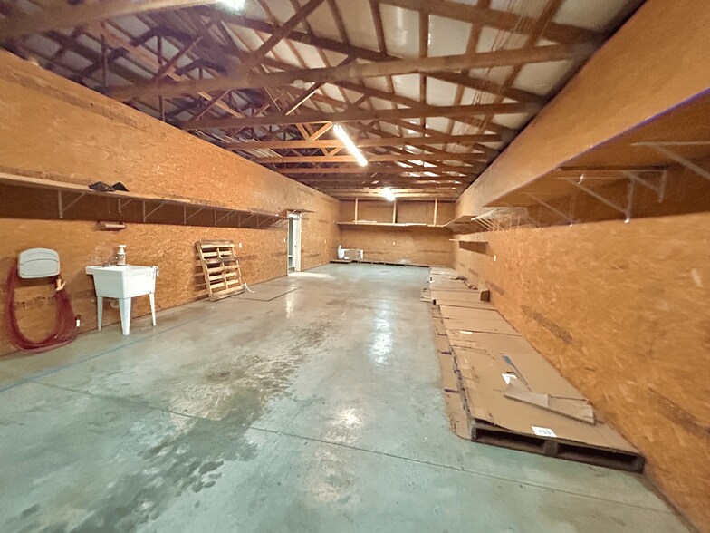 More Photos Of 1370 S Dixie St, Horse Cave Warehouse For Sale