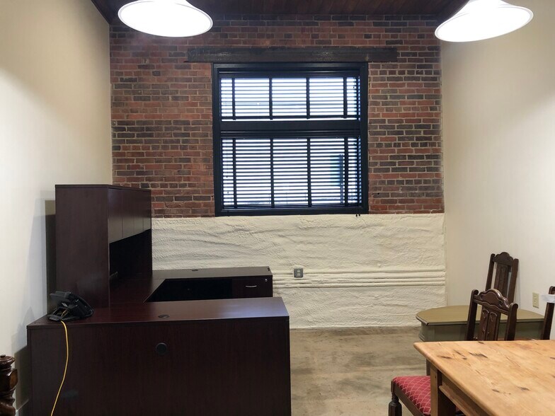 More Photos Of 119 S Madison St, Thomasville Storefront For Lease