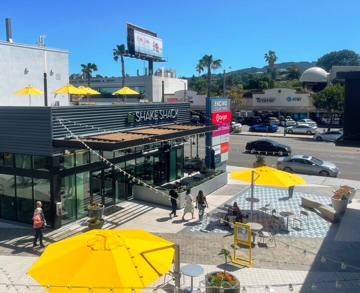More Photos Of 17401-17405 Ventura Blvd, Encino General Retail For Lease