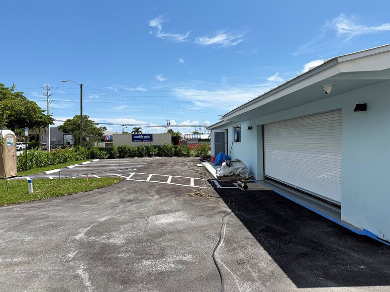 More Photos Of 1010 NW 52nd St, Fort Lauderdale Light Manufacturing For Sale