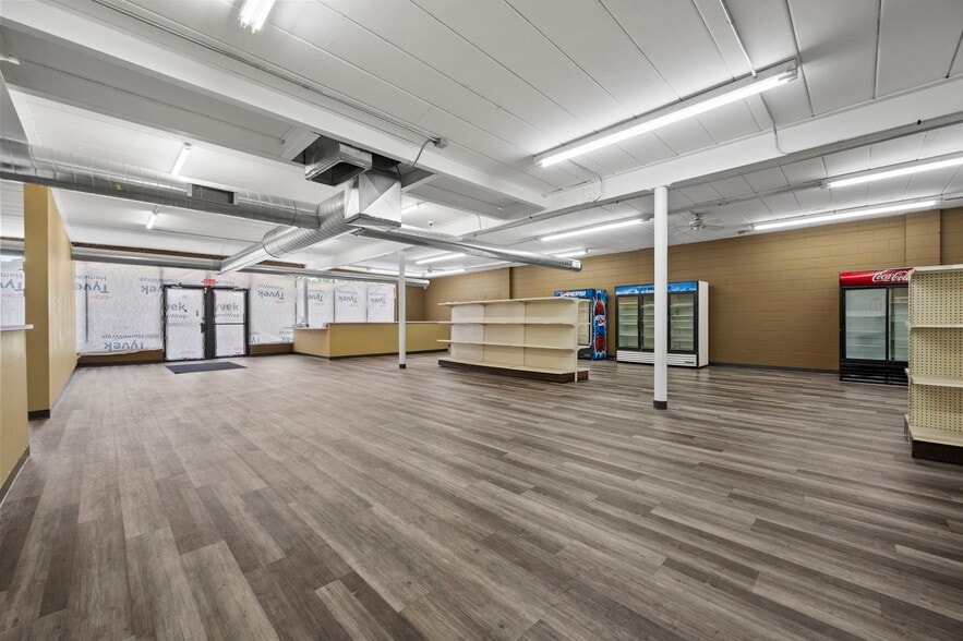 More Photos Of 755 N Snelling Ave N, Saint Paul Storefront For Lease