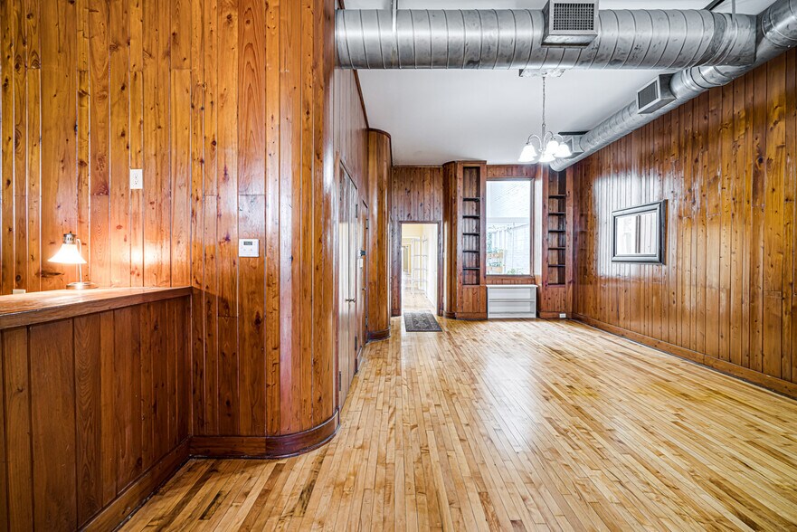 More Photos Of 339 Madison Ave, Memphis Storefront Retail Office For Sale