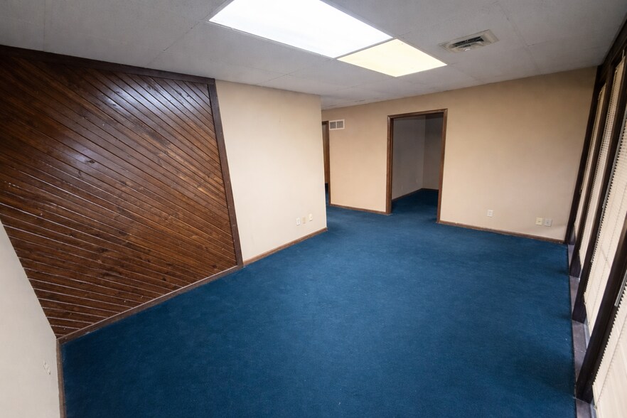 More Photos Of 4212 S Hocker Dr, Independence Office For Sale