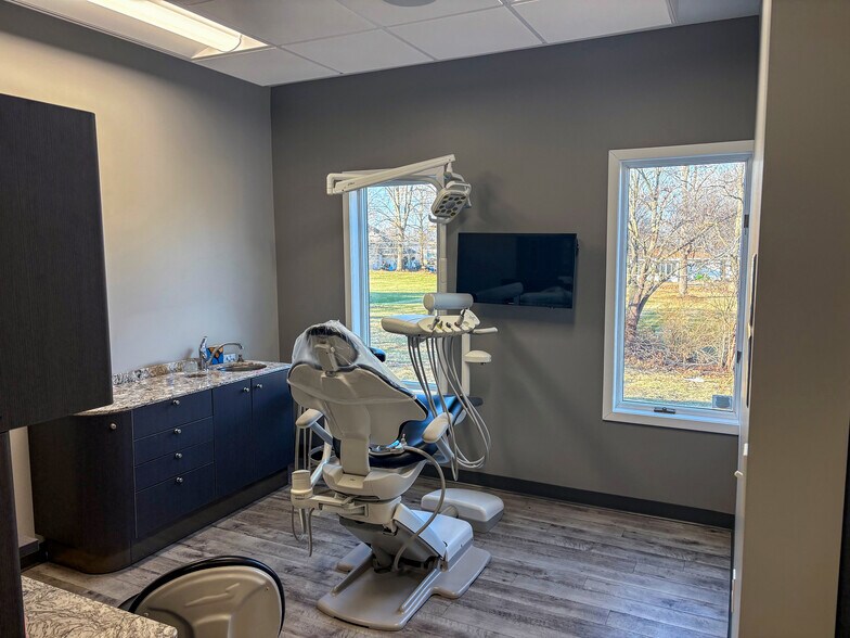 More Photos Of 10800 E 77th Ter, Raytown Medical For Sale