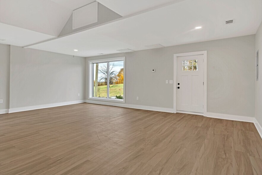 More Photos Of 709 Hart Ln, Nashville Office For Sale