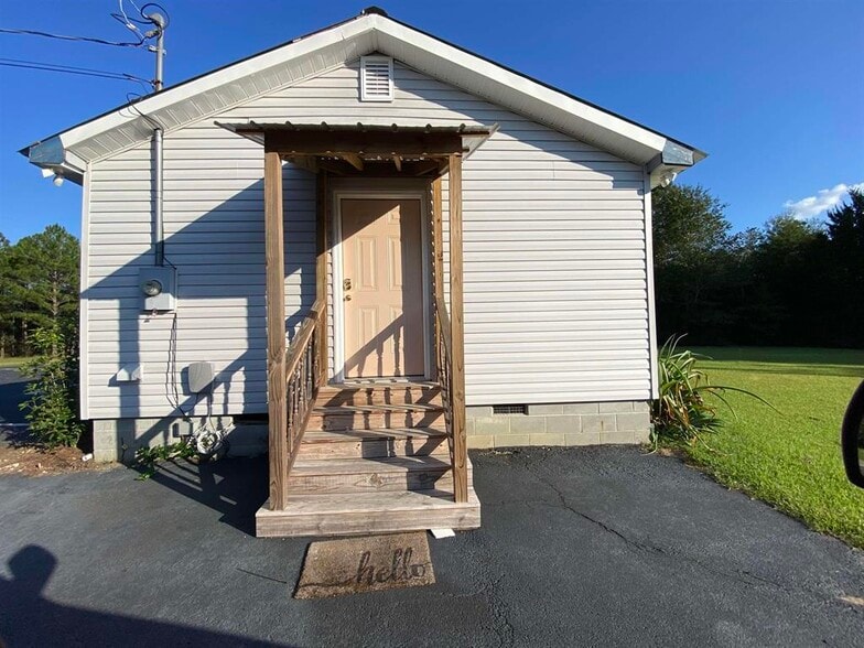 More Photos Of 131 Lakeview Church Rd, Cochran Freestanding For Lease