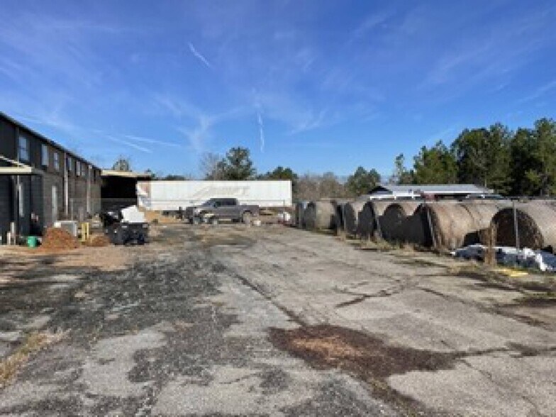 More Photos Of 21 Industrial Blvd, Eastman Office For Sale