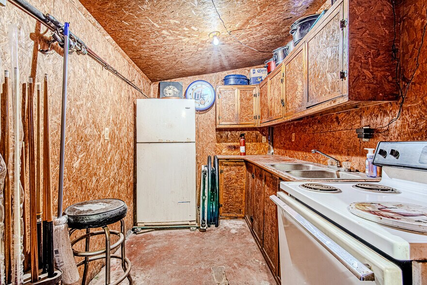 More Photos Of 512 Sodville St, Sinton Sports And Entertainment For Sale