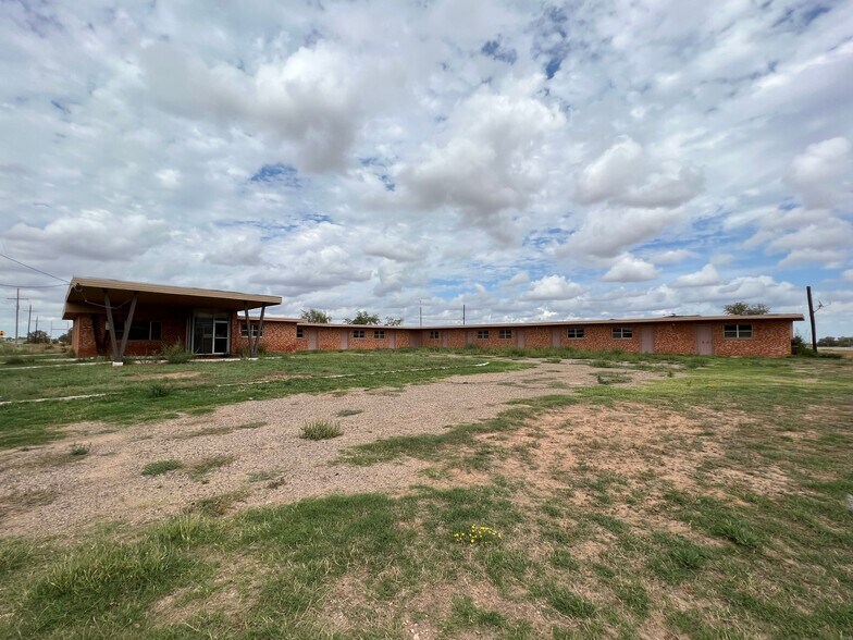 More Photos Of 2500 N Main St, Tahoka Hotel For Sale