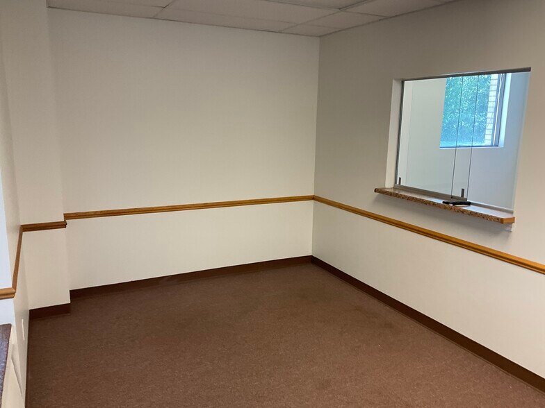 More Photos Of 1650 45th St, Munster Office For Sale
