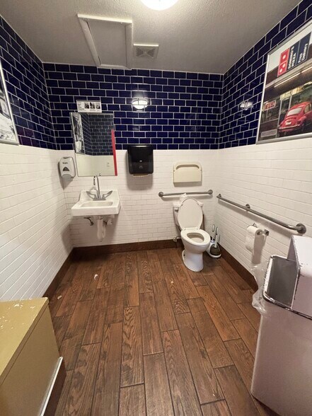 More Photos Of U.S. Highway 395, Bishop Unknown For Lease