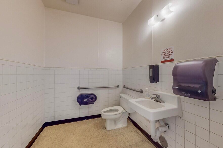 More Photos Of 2130-2301 Chelwood Park Blvd NE, Albuquerque Fast Food For Lease