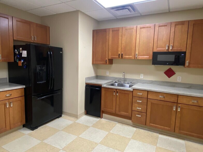 More Photos Of 10427 North St, Fairfax Office For Lease
