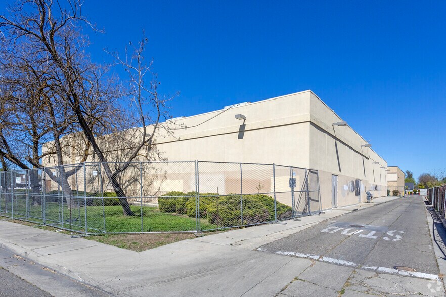 More Photos Of 635 Fairfield Dr, Merced Movie Theatre For Lease