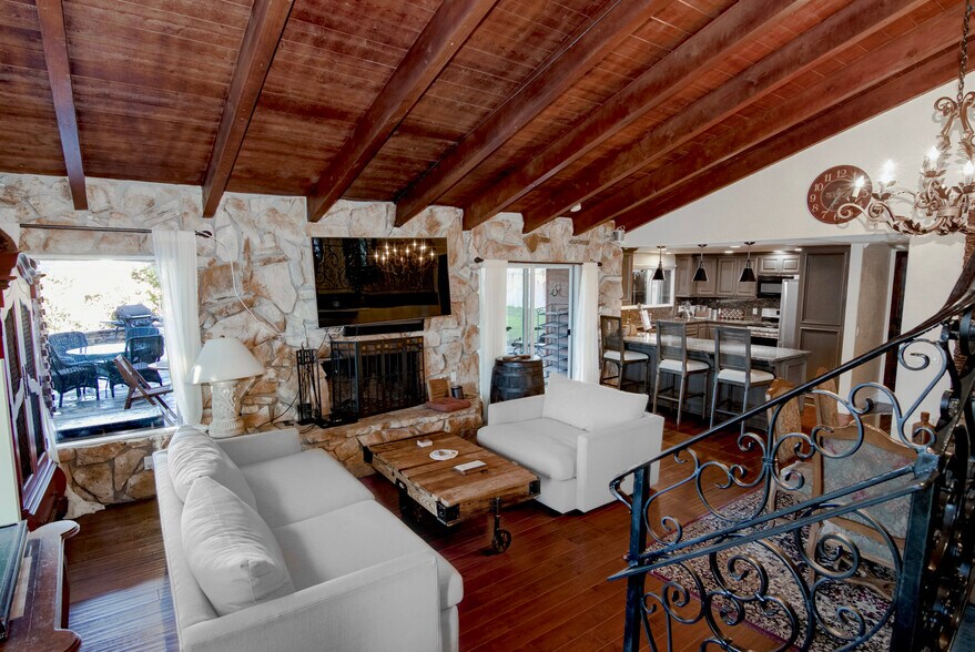 More Photos Of 365 S Mohler Dr, Anaheim Specialty For Sale