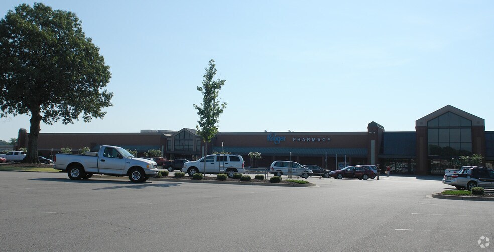 More Photos Of 240 New Byhalia Rd, Collierville Supermarket For Lease