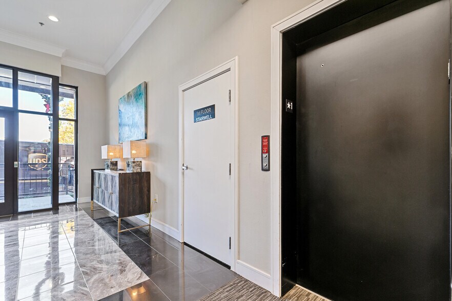 More Photos Of 205 W Louisiana St, McKinney Office For Lease