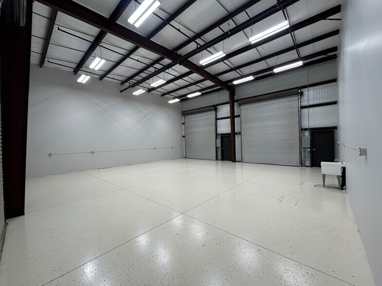 More Photos Of 2700 N Lake Valley Rd, Prescott Valley Light Manufacturing For Lease