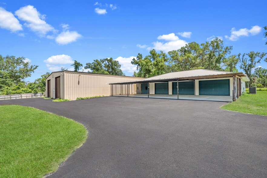 More Photos Of 27255 Hickory Hill Rd, Brooksville Specialty For Sale