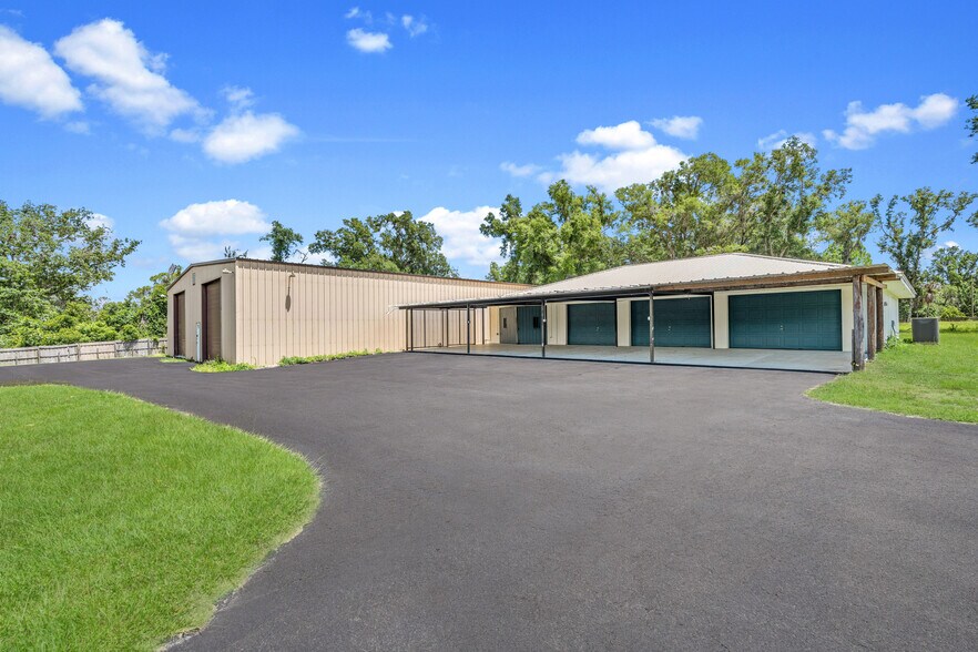 More Photos Of 27255 Hickory Hill Rd, Brooksville Specialty For Sale