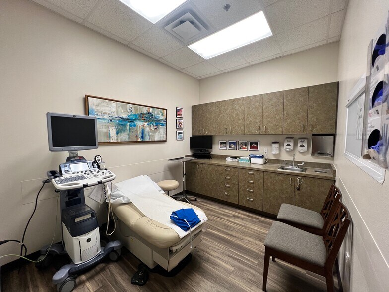 More Photos Of 9179 W Thunderbird Rd, Peoria Medical For Sale