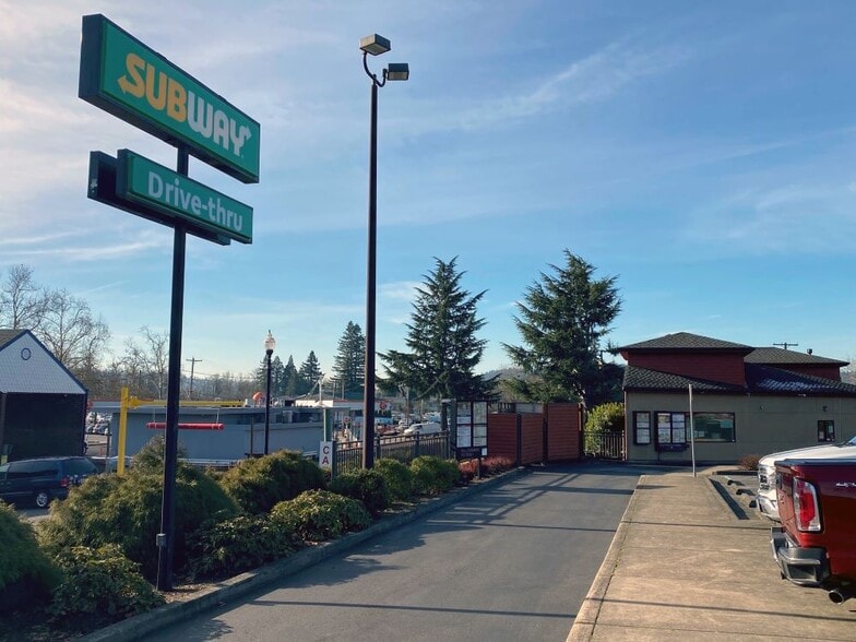 More Photos Of 240 Princeton Ave, Gladstone Restaurant For Lease