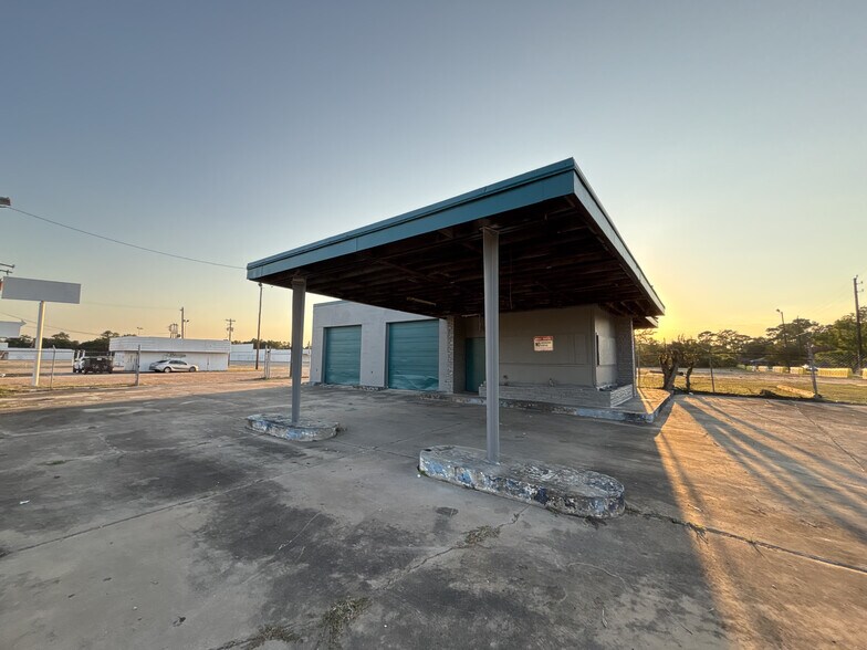 More Photos Of 10039 Homestead Rd, Houston General Retail For Lease