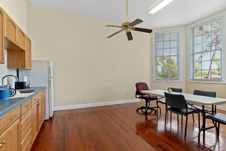 More Photos Of 1476 SW Main St, Greenville Medical For Sale