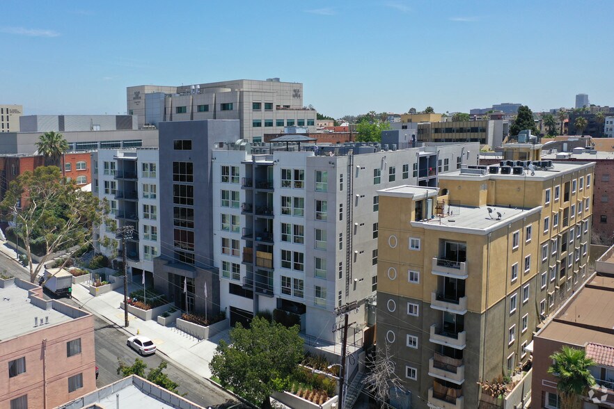 Primary Photo Of 422 S Lake St, Los Angeles Apartments For Sale