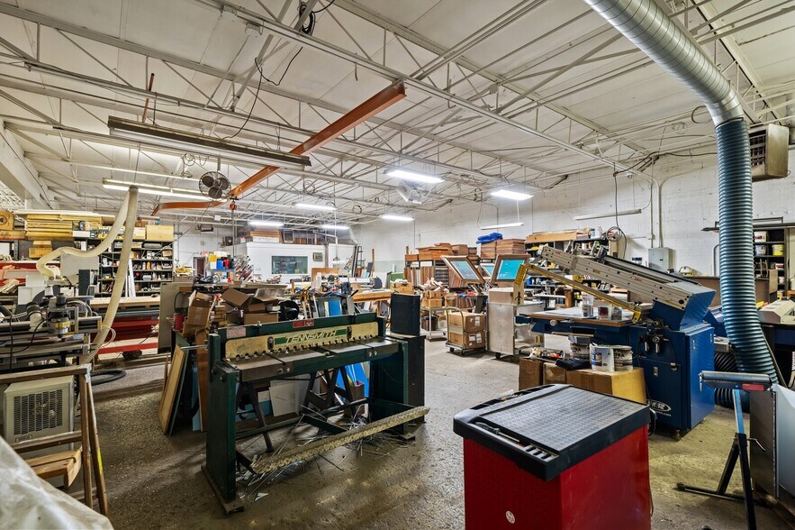 More Photos Of 73 W Walton Blvd, Pontiac Manufacturing For Sale