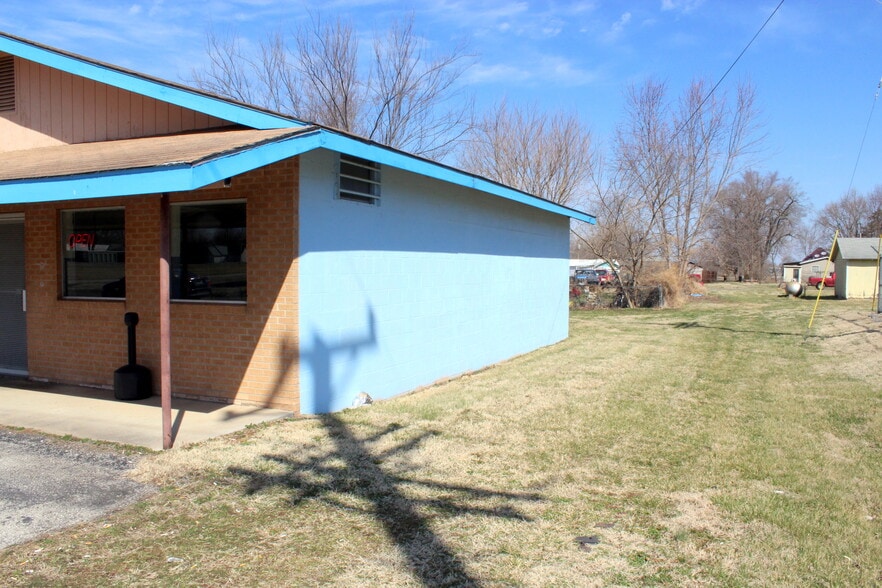 More Photos Of 302 E Third St, Lowry City Freestanding For Sale