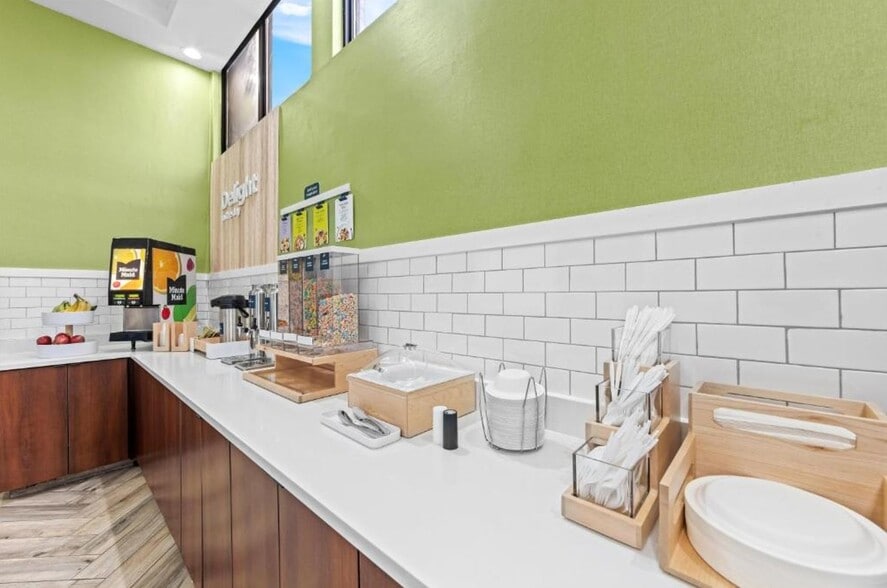 More Photos Of 3402 Winfield Dunn Pky, Kodak Hotel For Sale