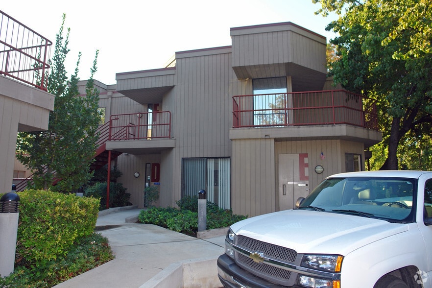 More Photos Of 1240 W Robinhood Dr, Stockton Medical For Lease